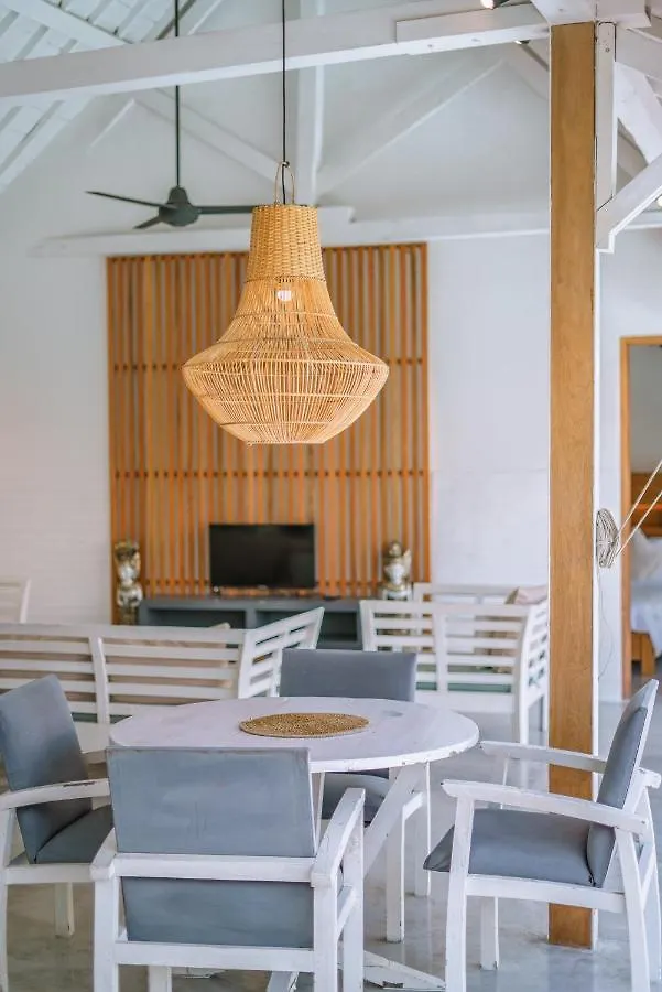 Villa Kazz 4 - Villa 4 Joglo Style - 2 Bdr - Amazing Location Canggu  Indonesia