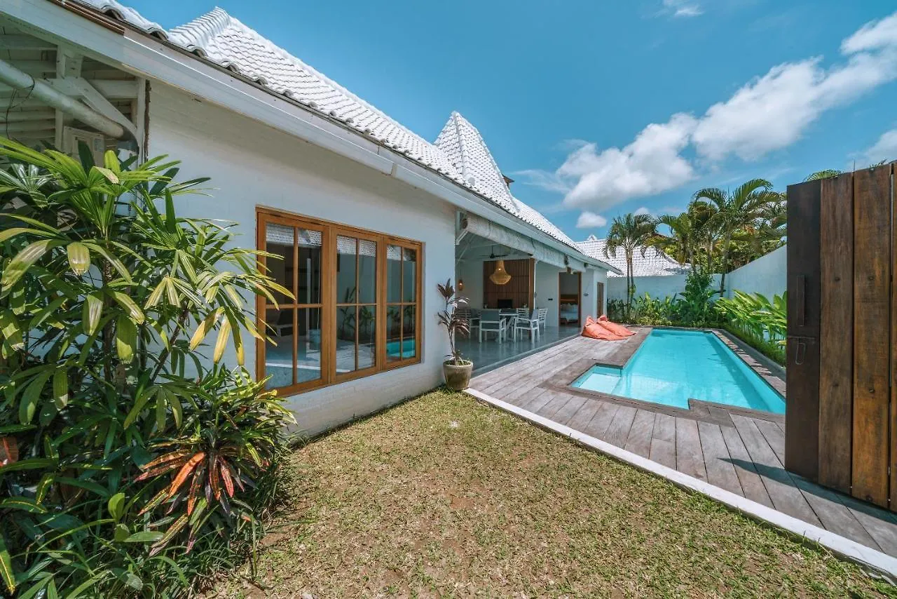 Villa Kazz 4 - Villa 4 Joglo Style - 2 Bdr - Amazing Location Canggu  Indonesia