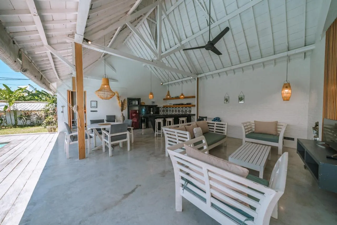 Villa Kazz 4 - Villa 4 Joglo Style - 2 Bdr - Amazing Location Canggu