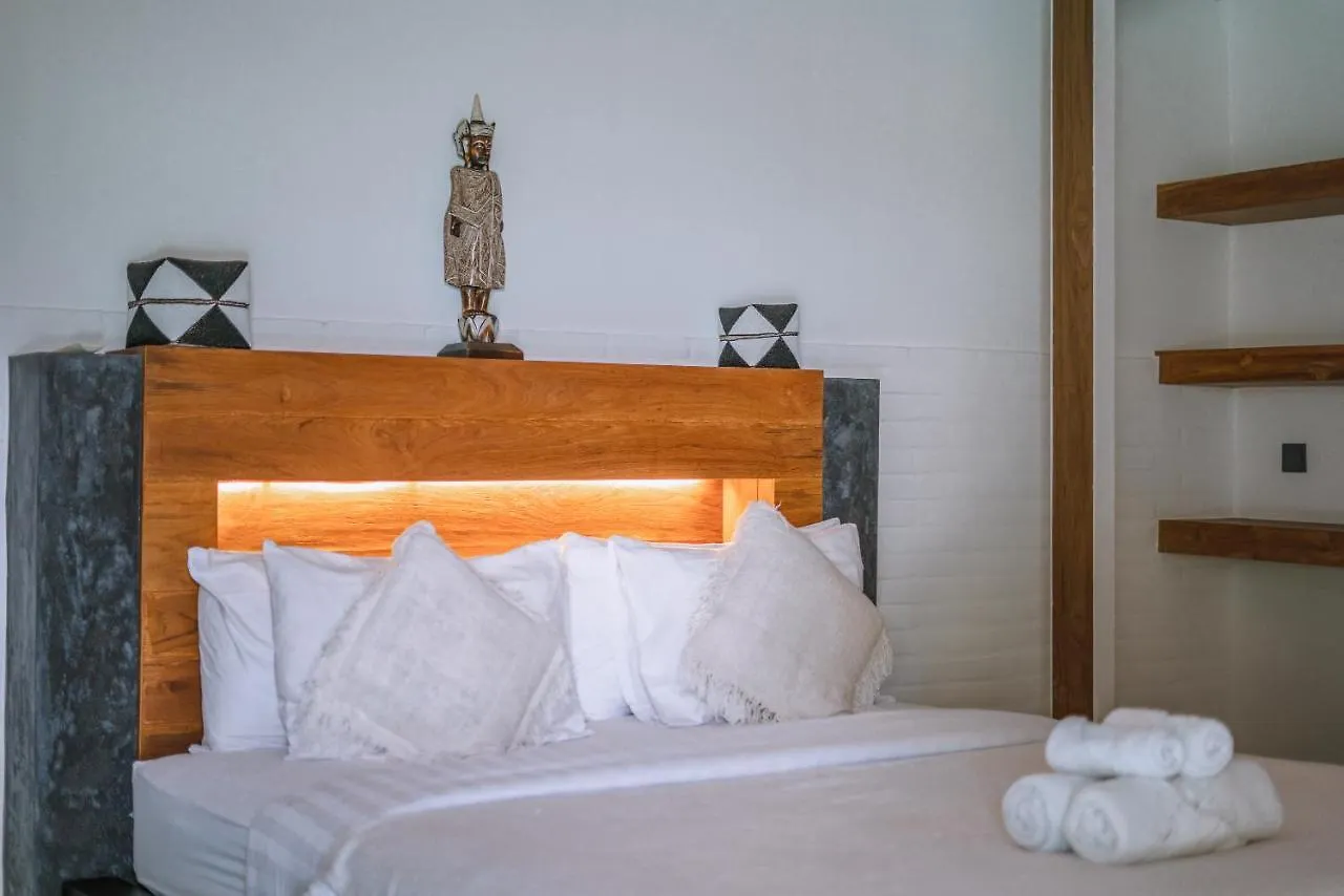 Villa Kazz 4 - Villa 4 Joglo Style - 2 Bdr - Amazing Location Canggu