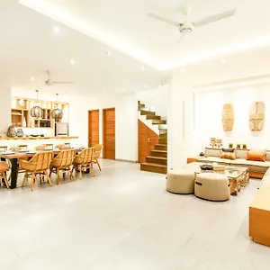 Cozy 4 Bedroom 5 Mins Walking To Finns Canggu (Bali)