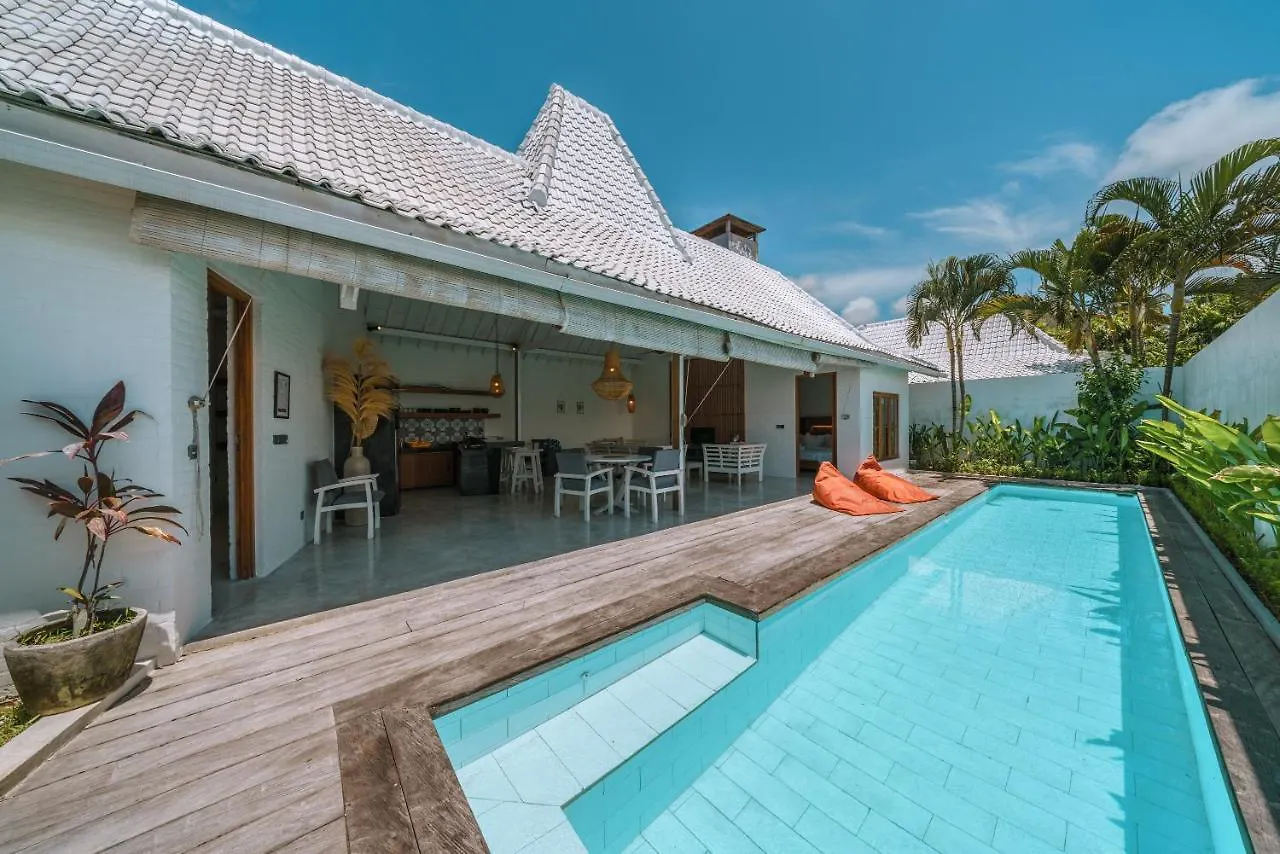 Villa Kazz 4 - Villa 4 Joglo Style - 2 Bdr - Amazing Location Canggu  Indonesia